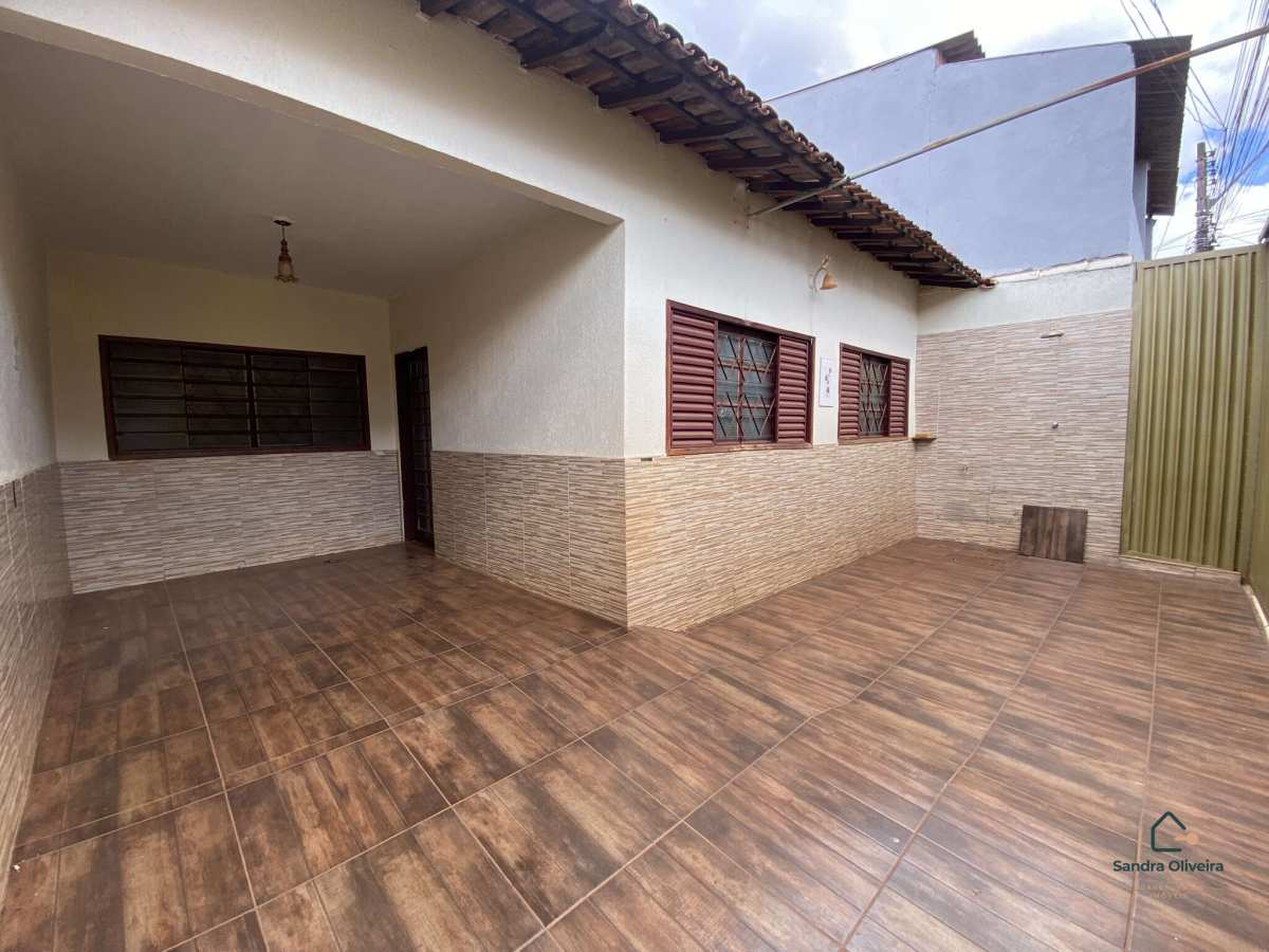 Casa com laje e 3 quartos na Quadra 32 do Paranoá - Sandra Oliveira